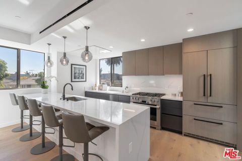 Photo of 857 N Detroit Street, Los Angeles, CA 90046 (MLS # 25619143)