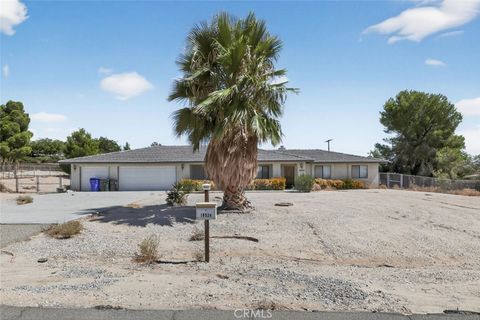 Photo of 18539 Symeron Road, Apple Valley, CA 92307 (MLS # GD25222591)