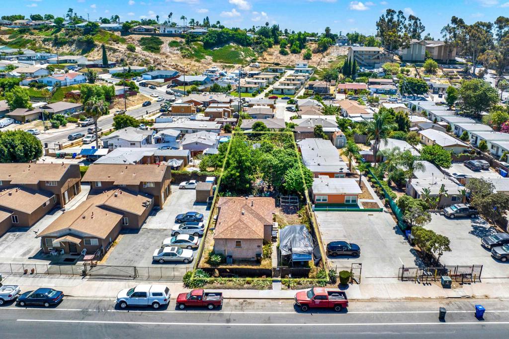 Great property located on spacious lot in central San Diego. Three bedroom one bathroom 958 square feet. Home features wood flooring, central forced air/heating, kitchen with wood cabinets and granite countertops, and updated bathroom. Home is centrally located to shopping centers, freeway access, restaurants, and entertainment. Come see this property today!