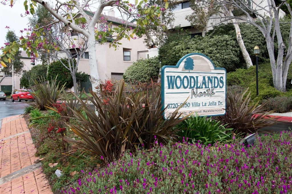 Woodlands North gem–a 2 bedroom 2 story townhouse with attached 2 car garage ideally located in a quiet area of the complex . Special features include hardwood flooring, a light filled atrium sun room off the living room, Corian counter tops in the kitchen and bathrooms, and ample closet space and storage. Enjoy the pool and tennis court and walk to UCSD or to the shops and restaurants of La Jolla Village Square. Newly refurbished and a pleasure to show. Perfect as primary/second home or investment. Neighborhoods: North La Jolla Complex Features: ,,,, Other Fees: 0 Sewer: Sewer Connected Topography: LL