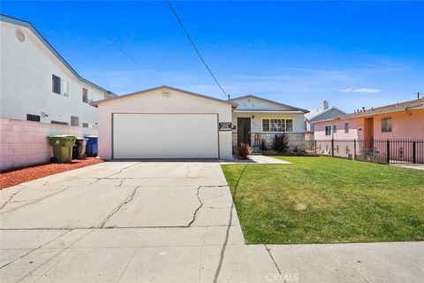 Photo of 1566 W 208th Street, Torrance, CA 90501 (MLS # SR26111896)