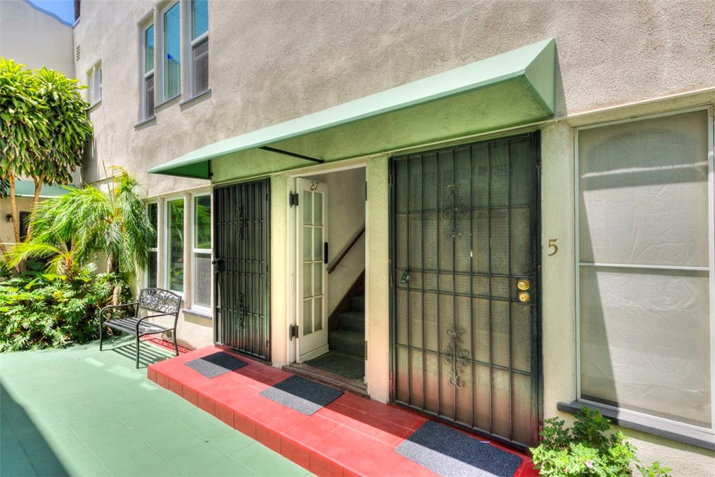 932 E 2nd Street 27