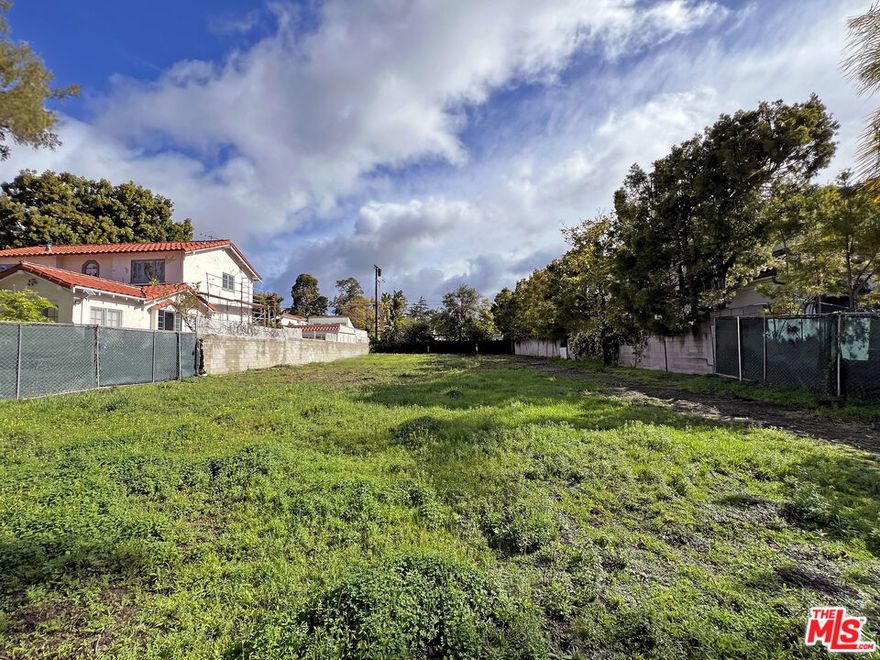 Savvy investors, developers, and end-users: Presenting an unmissable opportunity to build a dream home in prime Santa Monica's highly coveted North of Montana neighborhood where property values are robust and demand is high. This flat 8,937-square-foot lot is your blank canvas, with demolition red tape already cleared by the current owner. This central location is unbeatable, with beaches, prime Brentwood, and the 10 Freeway all within a ten-minute drive. Enjoy the area's fantastic restaurants, the nearby Brentwood Country Mart, trendy boutiques, award-winning schools, and more.