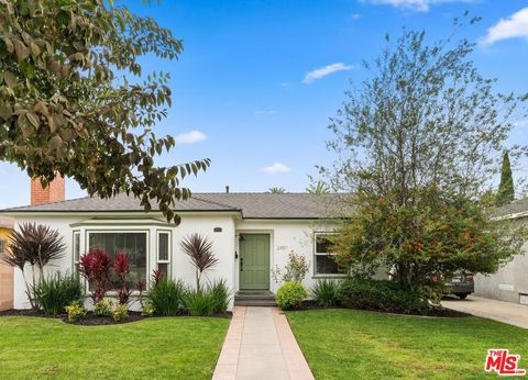 Photo of 2451 Oregon Avenue, Long Beach, CA 90806 (MLS # 25603157)
