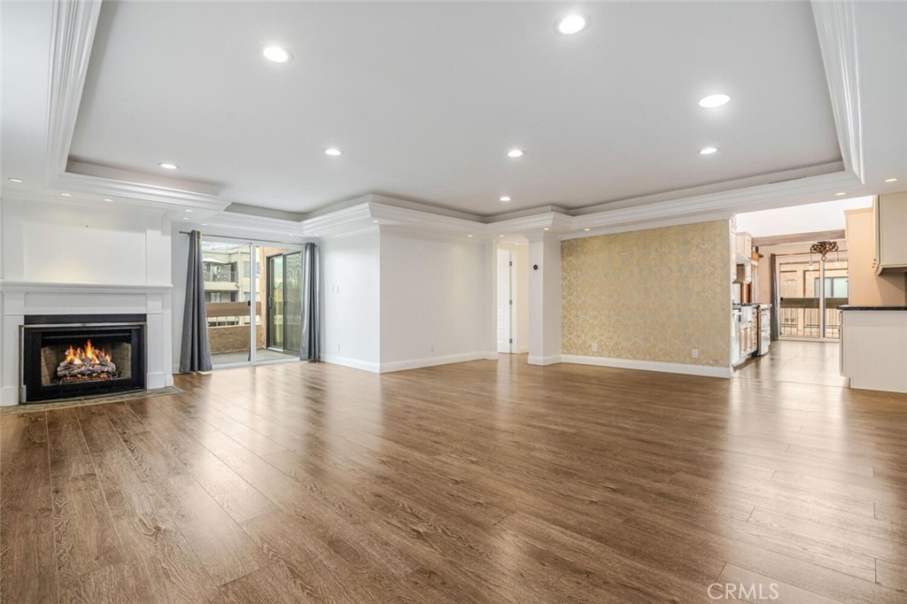 250 W Fairview Avenue 301