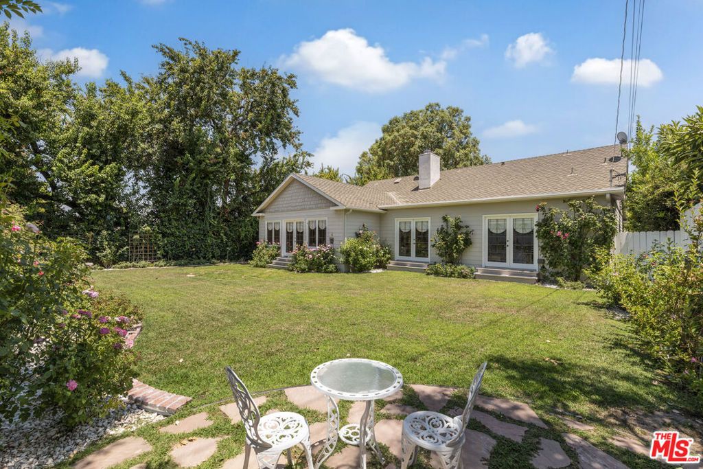 Photo of 4981 Noeline Avenue, Encino, CA 91436 (MLS # 25553185)