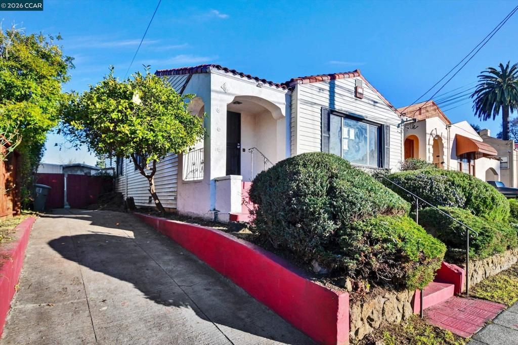 Photo of 1711 Carleton St St, Berkeley, CA 94703 (MLS # 41121118)