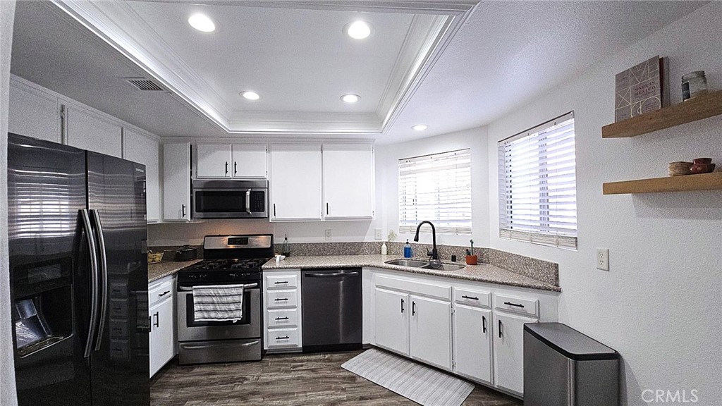 1921 Glenoaks Boulevard 196