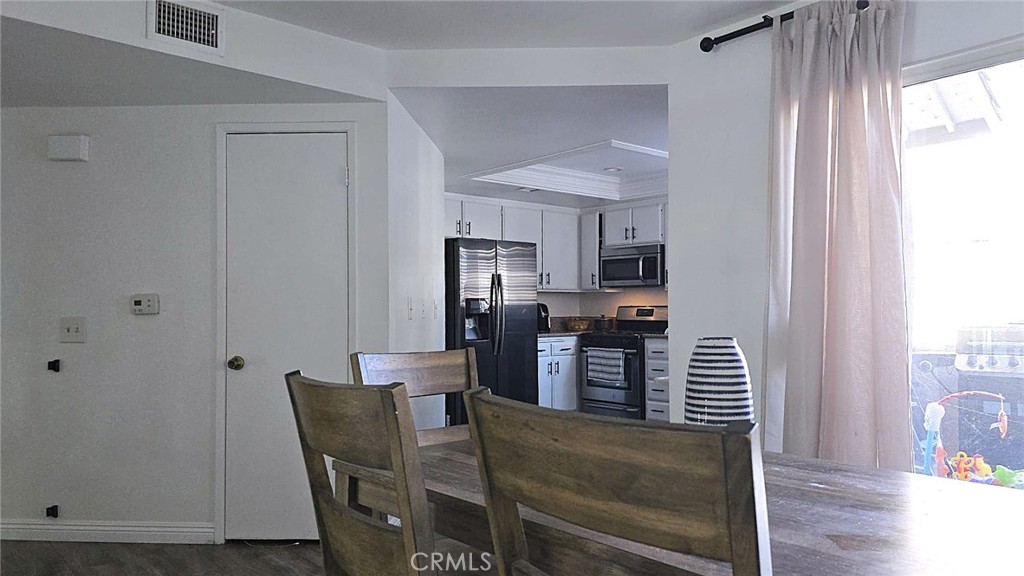 1921 Glenoaks Boulevard 196