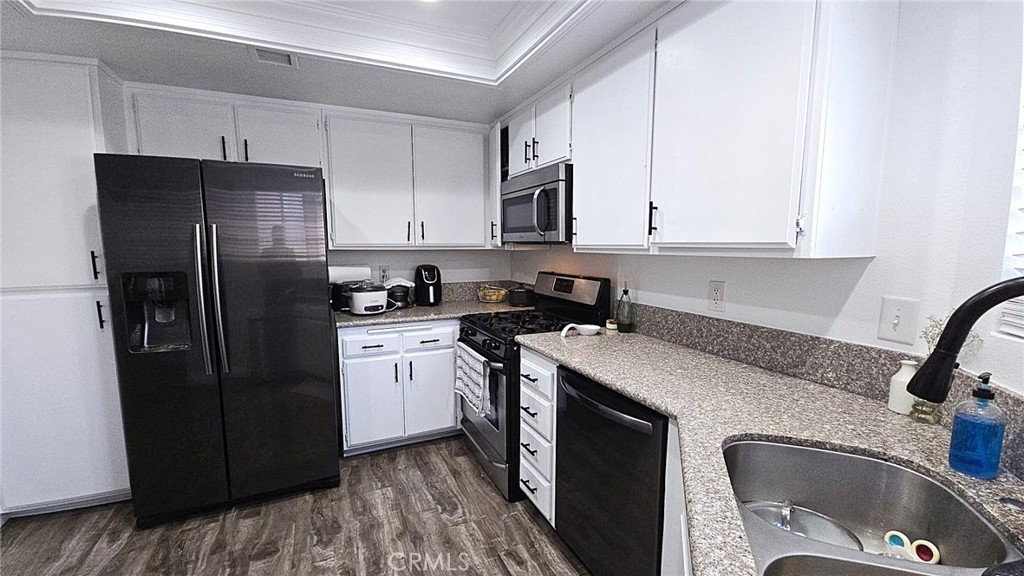 1921 Glenoaks Boulevard 196