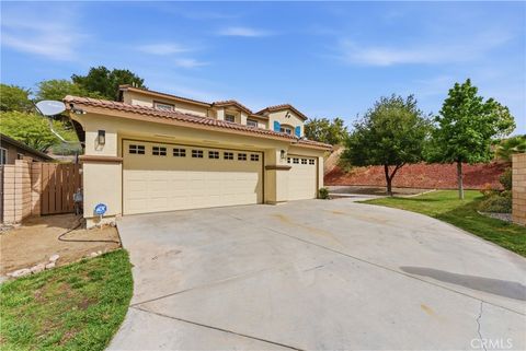 Photo of 29268 Point Shore DR, Lake Elsinore, CA 92530 (MLS # DW26100479)