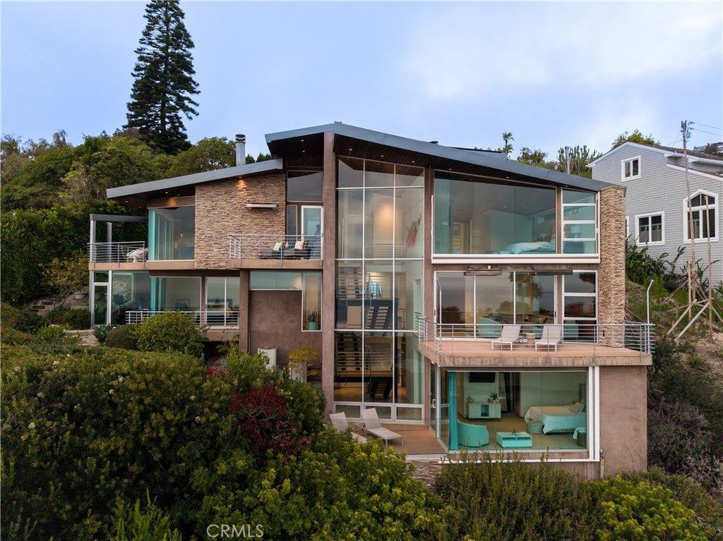 856 Diamond Street