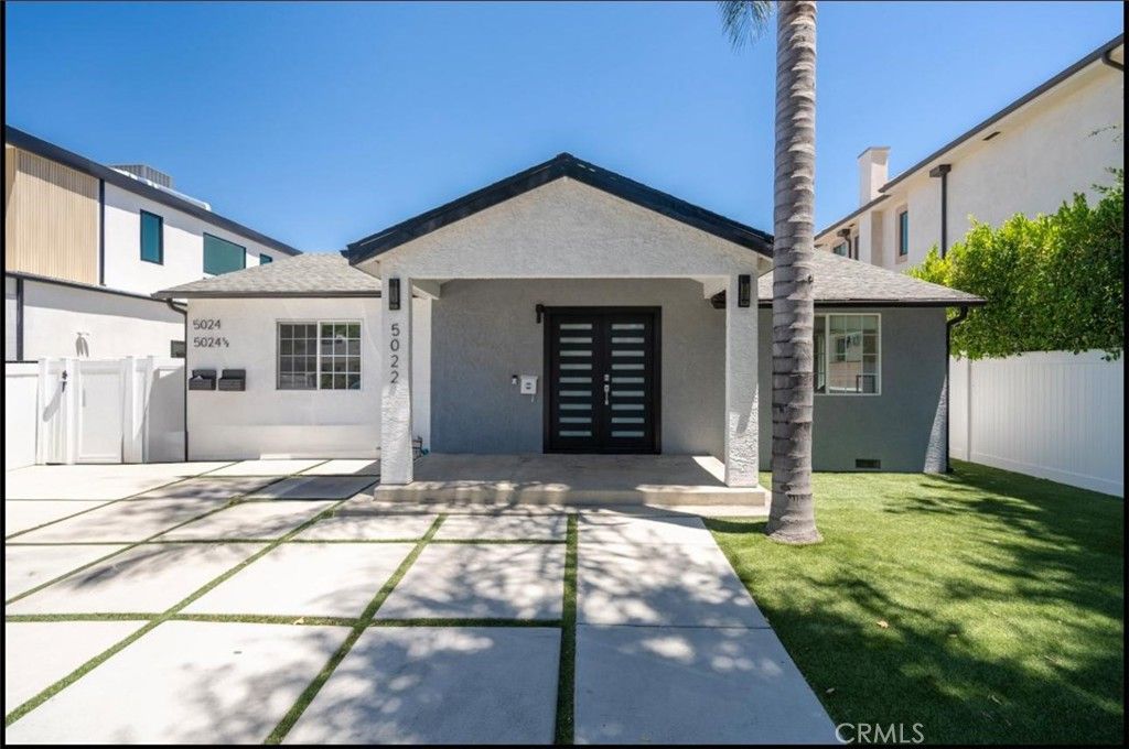 Photo of 5022 Lindley Avenue, Encino, CA 91316 (MLS # SR26005992)