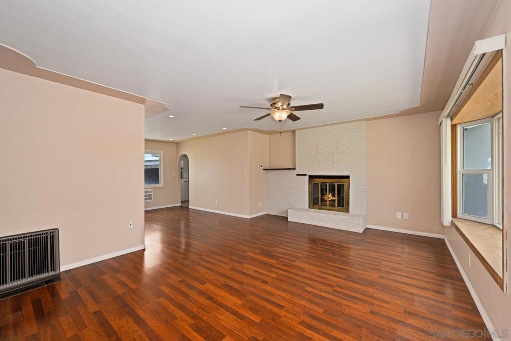 820 Country Club Dr.