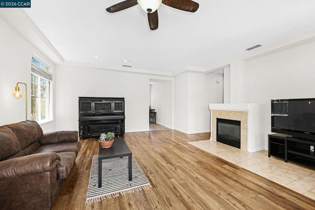 2924 2924 Gelding Ln