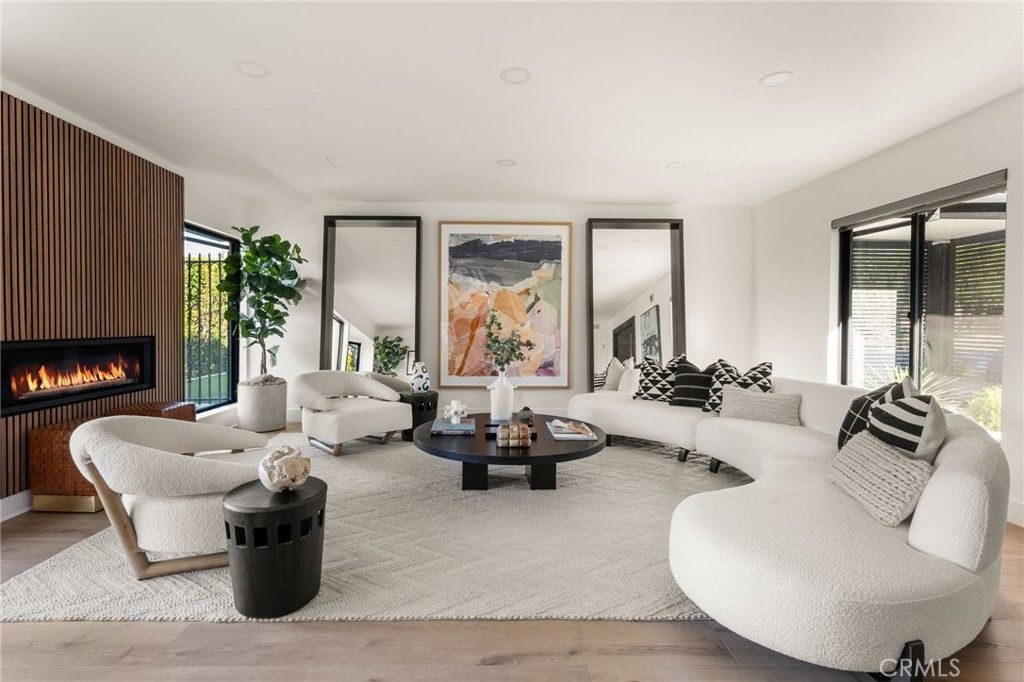 Photo of 3643 Terrace View Dr, Encino, CA 91436 (MLS # SR25228831)