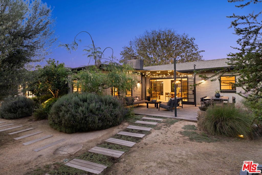Photo of 4241 Campbell Drive, Los Angeles, CA 90066 (MLS # 26986671)