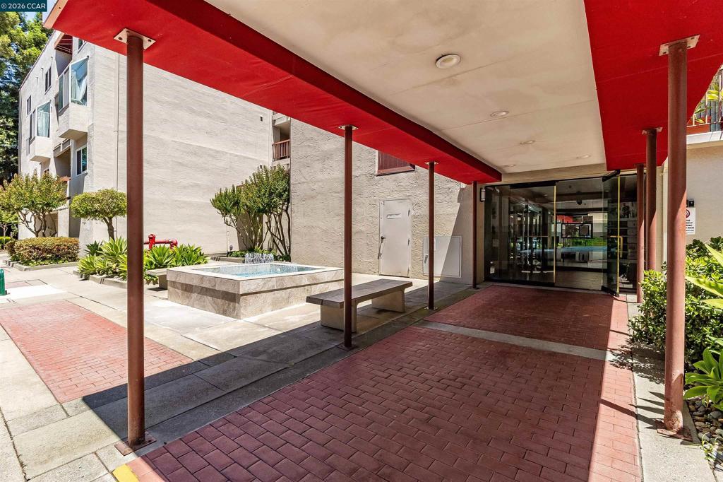 3173 Wayside Plaza 301