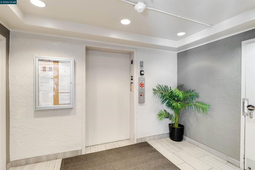 3173 Wayside Plaza 301