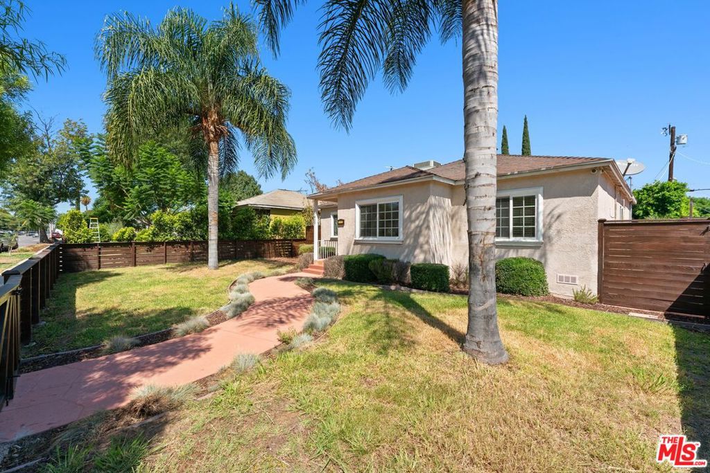 Photo of 17827 Burbank Boulevard, Los Angeles, CA 91316 (MLS # 26865345)