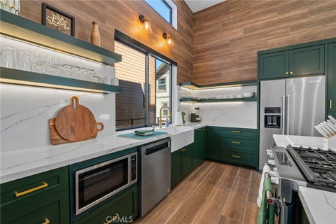 Tiny photo for 807 Cameron Drive, Big Bear Lake, CA 92315 (MLS # IG26223939)