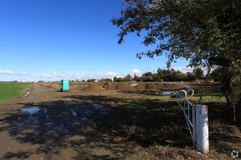 725 Vaughn Dixon CA 95620