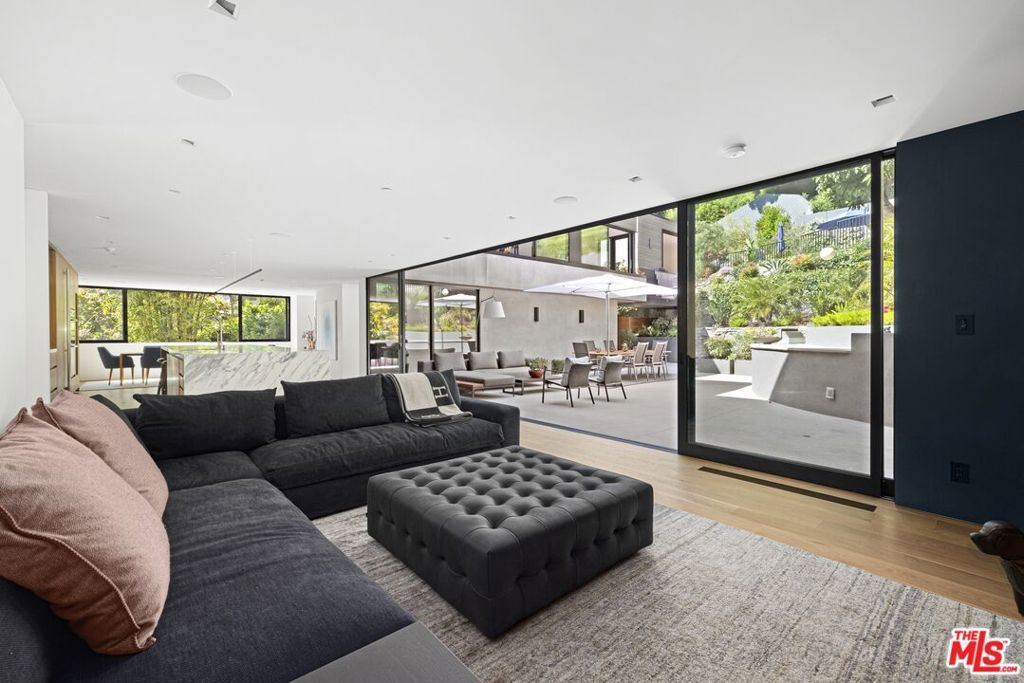 listing image 130727874663589073008