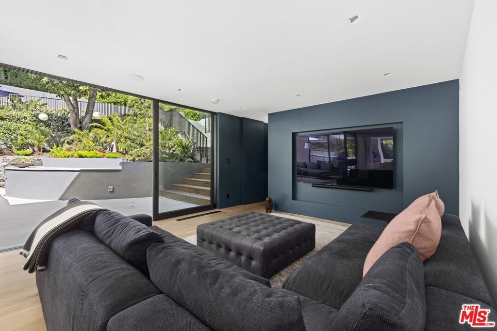 listing image 130728795857772901422