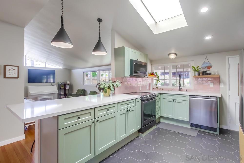 5493 Gala Ave.