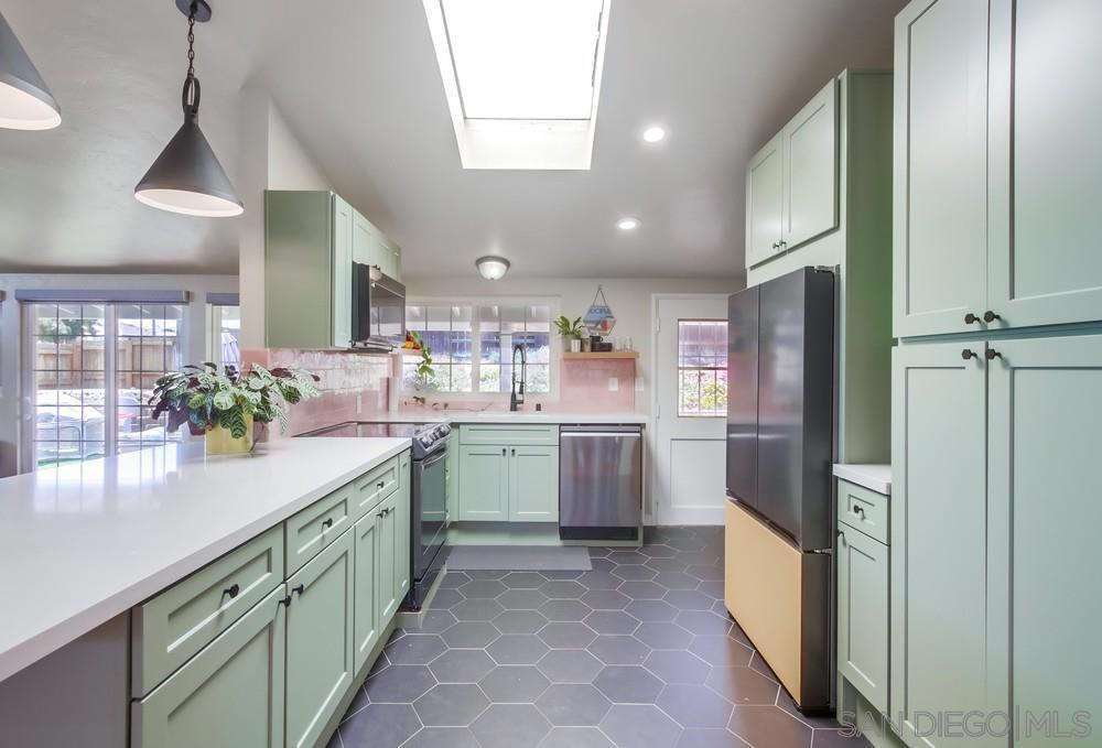 5493 Gala Ave.