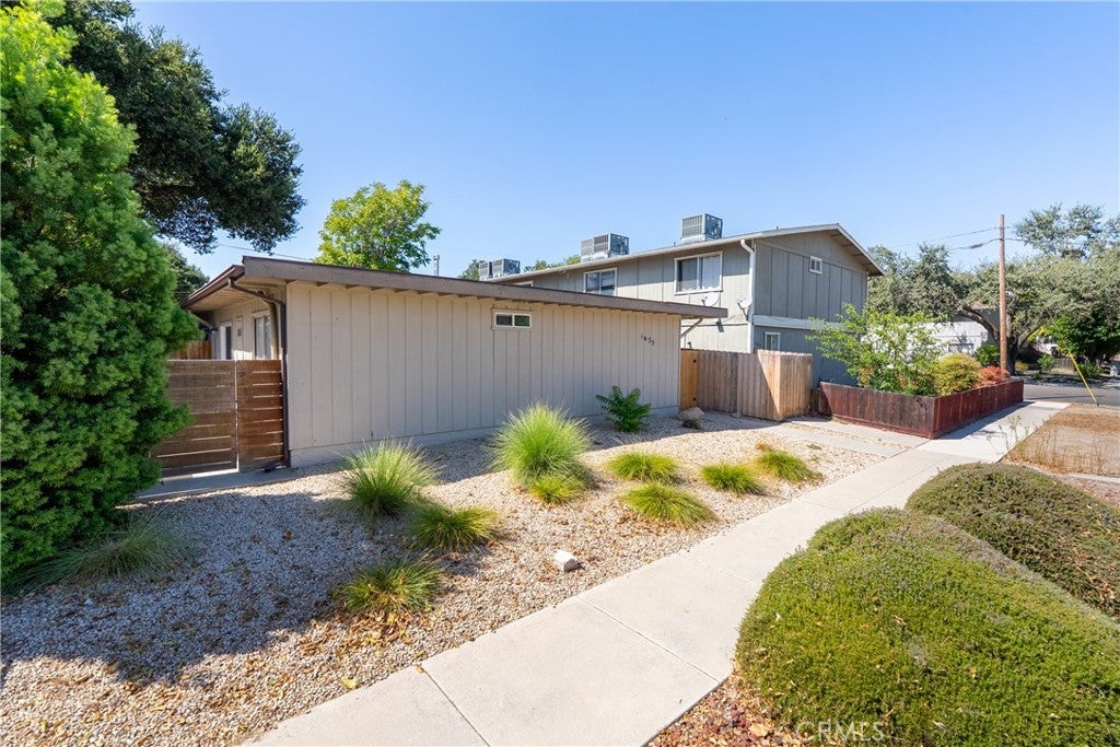 1635 Pine