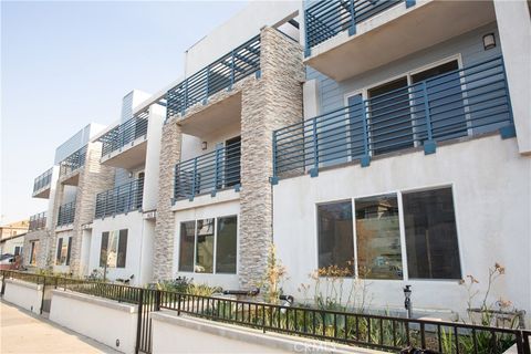 Photo of 14614 Vanowen, Van Nuys, CA 91405 (MLS # OC26018081)