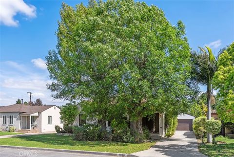 Photo of 4826 Pepperwood Ave, Long Beach, CA 90808 (MLS # PW26046687)