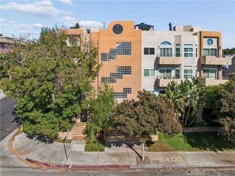 Photo of 4230 Colfax AVE #304, Studio City, CA 91604 (MLS # SR26204433)