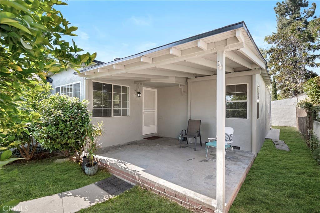 Photo of 11351 Bessemer Street, North Hollywood, CA 91606 (MLS # SR26095628)