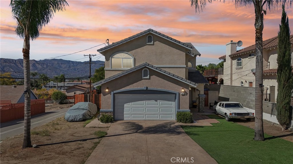 Main image without alt text