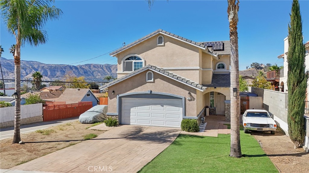 Main image without alt text