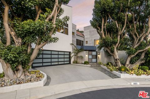 Photo of 11955 Pinnacle Place, Beverly Hills, CA 90210 (MLS # 26835877)