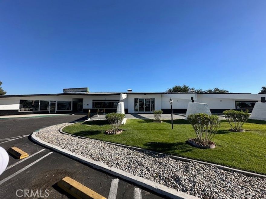 GT Plaza has a small office/retail space for lease. Suite 7 (rentable 510 sf/useable 443 sf). Rent $2.00 psf/month plus utilities ($0.30 psf/month). Great location. Ample Parking. Easy access to freeway.