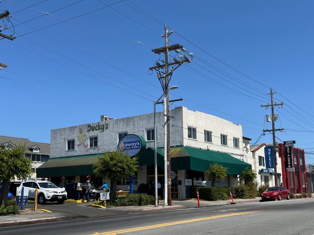 720 N San Mateo Drive