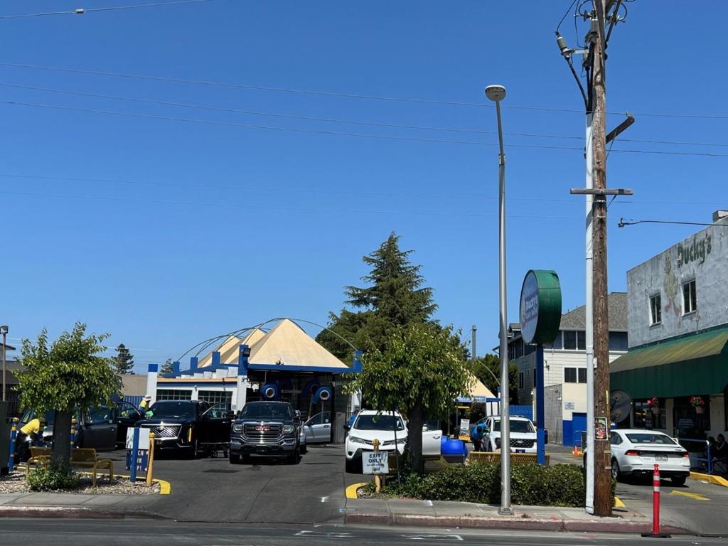 720 N San Mateo Drive