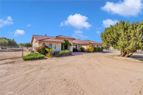 Photo of 8626 Coyote Trail, Oak Hills, CA 92344 (MLS # HD26084516)