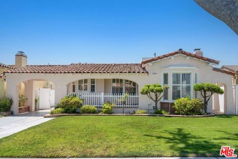 Photo of 7905 West Boulevard, Inglewood, CA 90305 (MLS # 26834649)