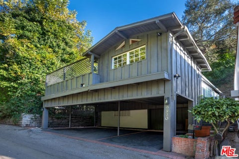 Photo of 9820 Yoakum Drive, Beverly Hills, CA 90210 (MLS # 26103720)