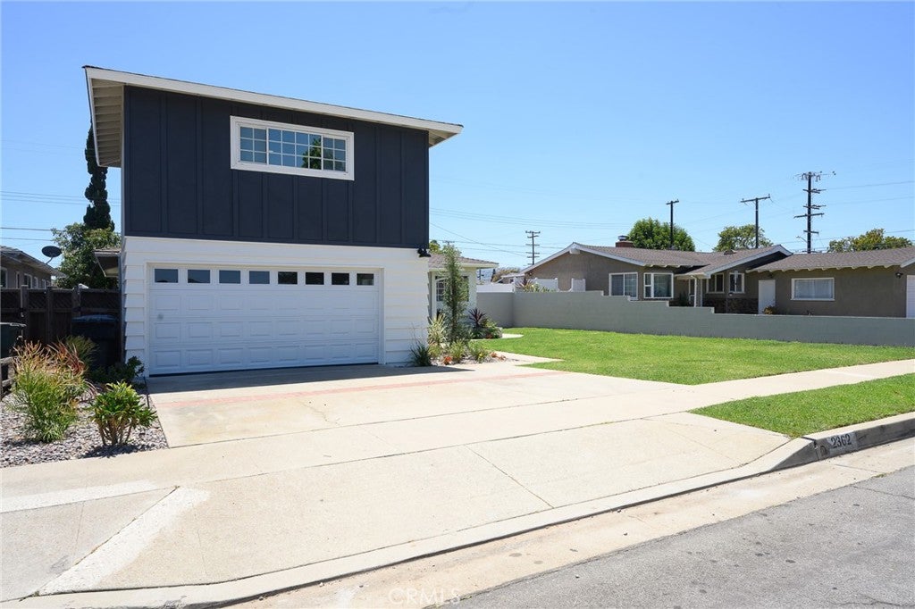 2362 W 234th