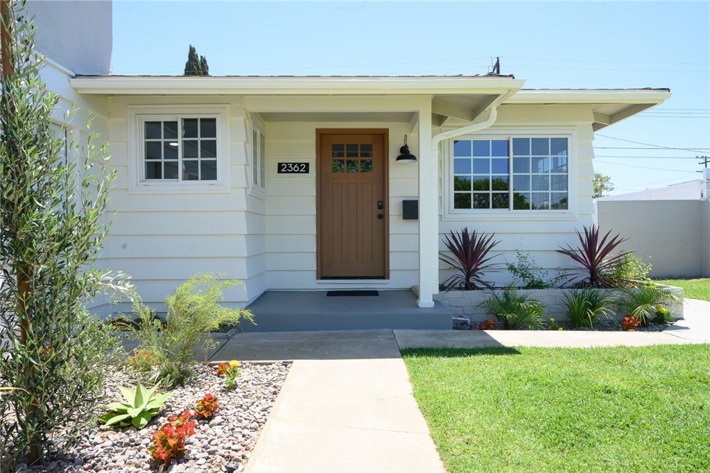 2362 W 234th
