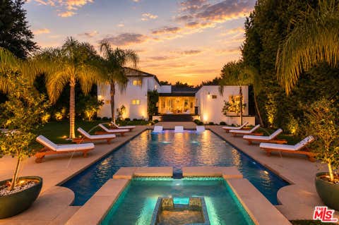 Photo of 703 N Maple Drive, Beverly Hills, CA 90210 (MLS # 26872581)