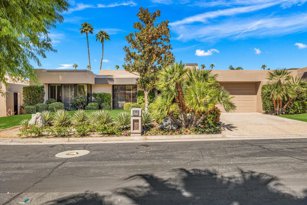 Photo of 77720 Cove Point Circle, Indian Wells, CA 92210 (MLS # 219136305DA)