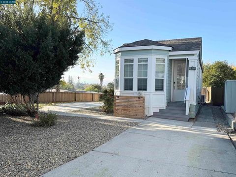 Photo of 91 Terrace Ct Ct, Concord, CA 94518 (MLS # 41119049)
