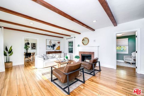 Photo of 2446 Cheremoya Avenue, Los Angeles, CA 90068 (MLS # 26651097)